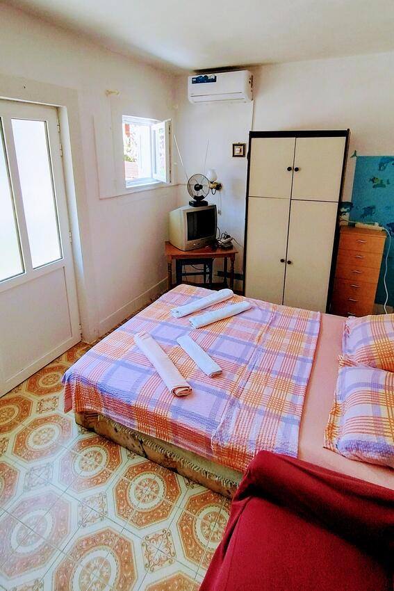 Apartments by the sea Jelsa, Hvar - 8747