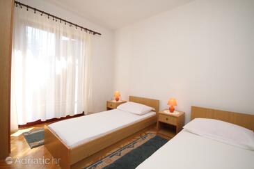 Apartments by the sea Vrboska, Hvar - 8748