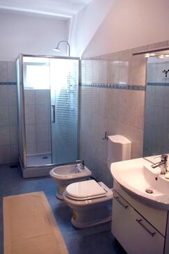 Apartamentos com varanda Jelsa, Dalmácia Central