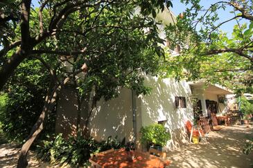 Apartamentos com varanda Jelsa, Dalmácia Central