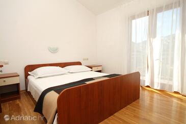 Apartments with parking space Jelsa, Hvar - 8765