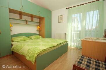 Apartments and rooms with parking space Hvar - 8787