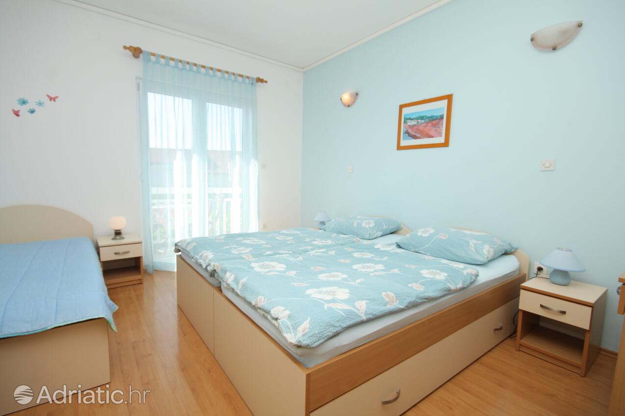 Apartments and rooms with parking space Hvar - 8787