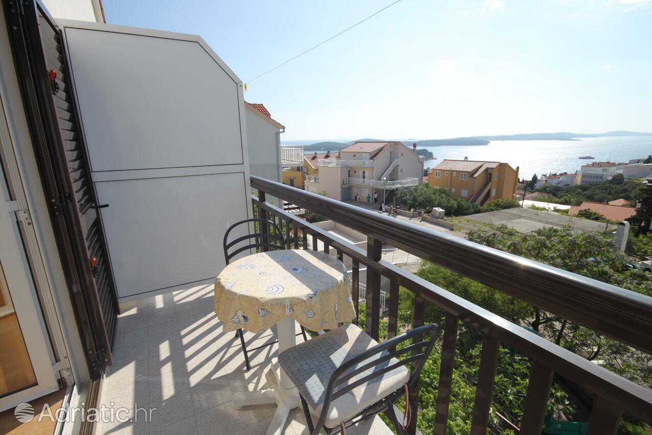Apartments and rooms with parking space Hvar - 8787