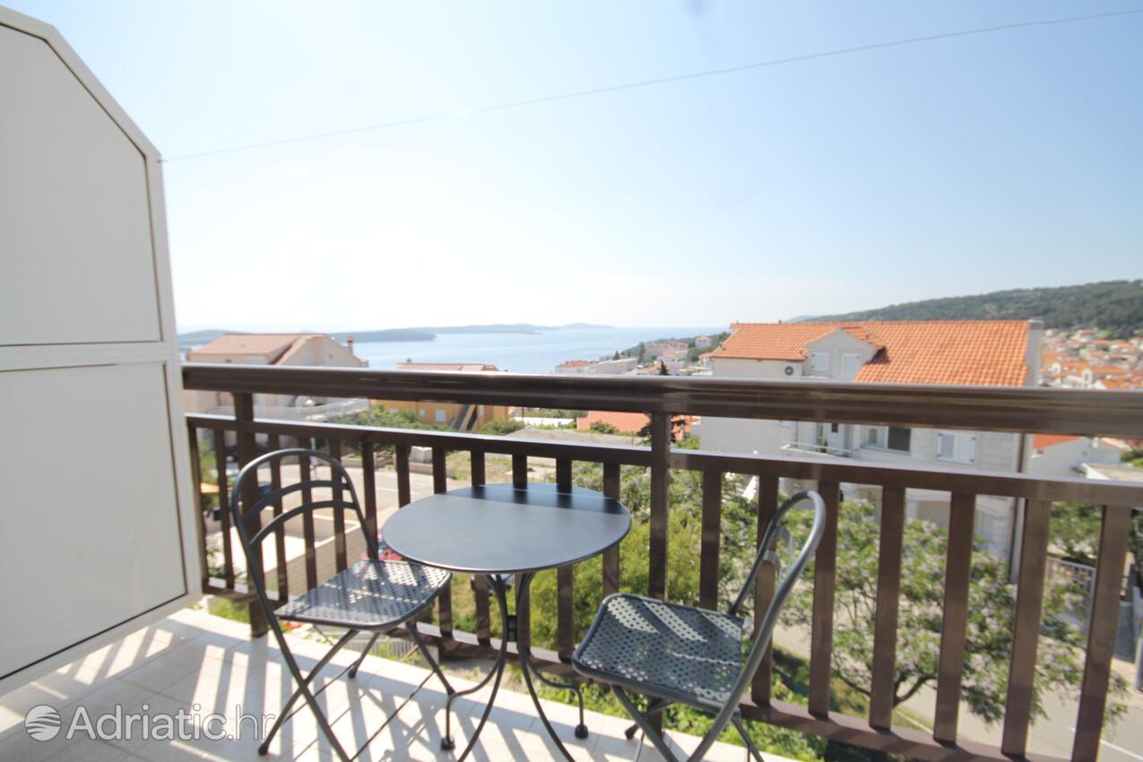 Apartments and rooms with parking space Hvar - 8787