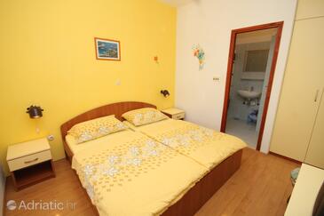 Apartments and rooms with parking space Hvar - 8787