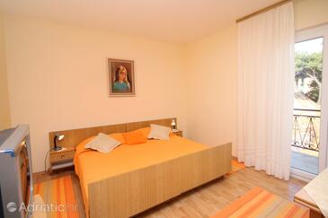 Apartmaji in sobe s parkingom Jelsa, Hvar - 8798