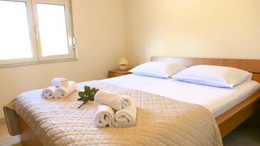 Leiligheter med parkering Rukavac, Vis - 8839