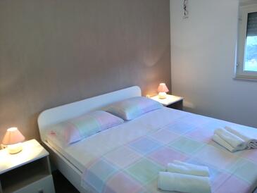 Lägenheter med parkering Rukavac, Vis - 8839