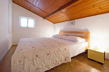 Ferienwohnungen und Zimmer mit Parklplatz Komiza, Vis - 8844