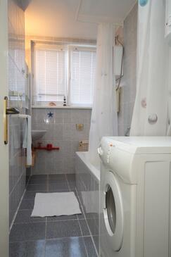 Apartment with balcony Vis, Central Dalmatia