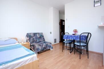 Apartments with parking space Vis - 8869