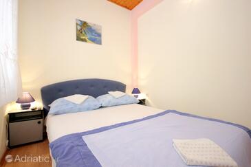 Apartments with parking space Vis - 8869