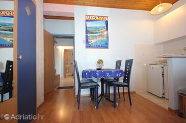 Apartments with parking space Vis - 8869