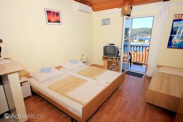 Apartmanok parkolóhellyel Vis - 8869