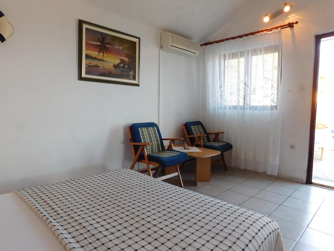 K-8900 - Alloggi privati - Casa vacanze accanto al mare Milna, Lissa - Vis