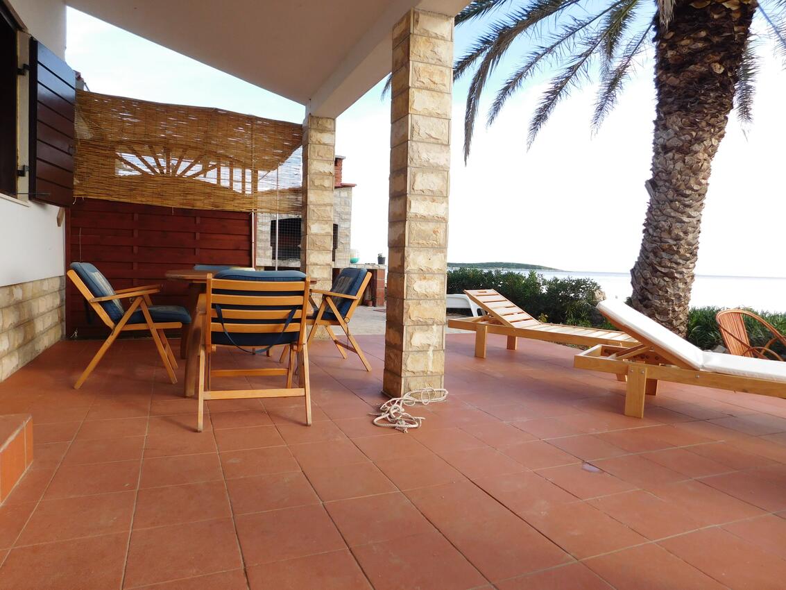 K-8900 - Alloggi privati - Casa vacanze accanto al mare Milna, Lissa - Vis