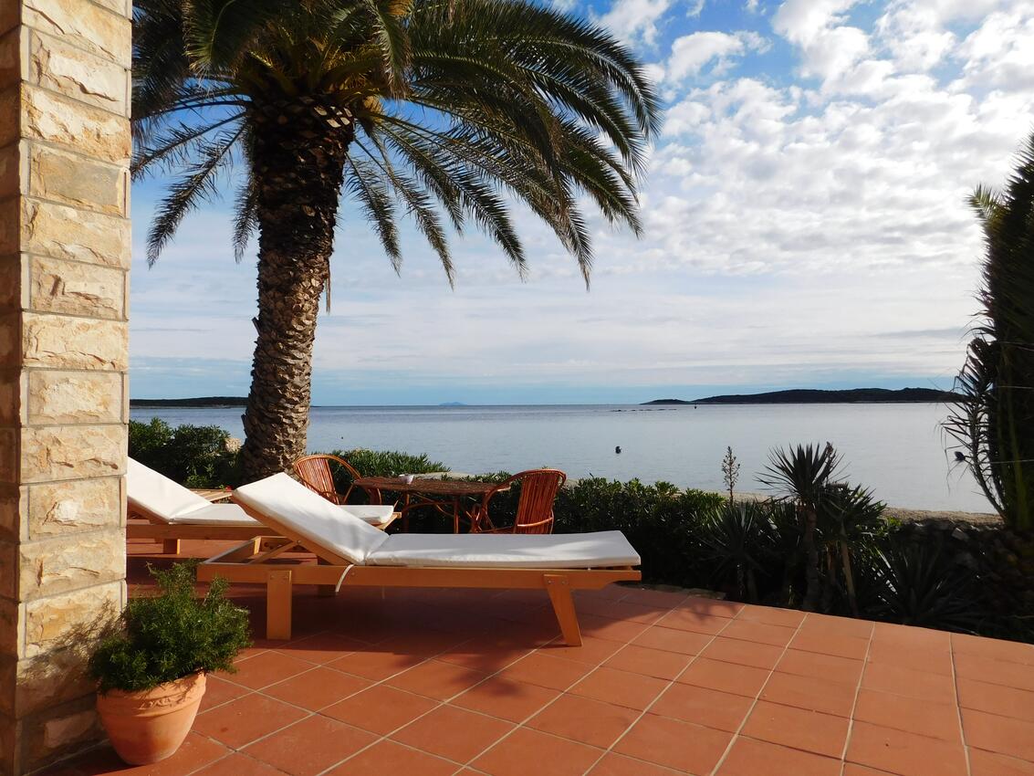 K-8900 - Alloggi privati - Casa vacanze accanto al mare Milna, Lissa - Vis