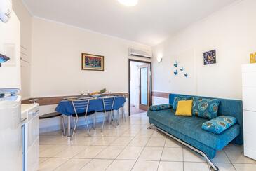 Camera de zi Dubrovnik, Camera de zi în unitate de cazare tip apartment, aer condiționat disponibil, animale de companie sunt acceptate şi WiFi.