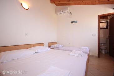 Apartmanok a tenger mellett Sutomiscica, Ugljan - 912