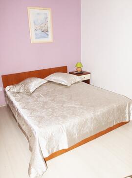 Apartments with parking space Makarska - 9129