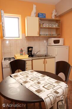 Apartments with parking space Makarska - 9129