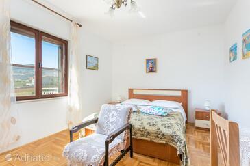 Apartments with parking space Trogir - 9209