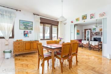 Apartmány s parkovištěm Trogir - 9209