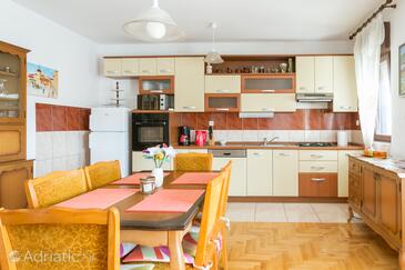 Apartmány s parkovištěm Trogir - 9209