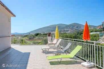 Apartments with parking space Trogir - 9209