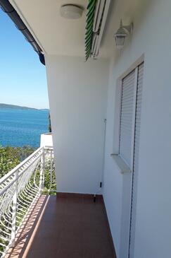 Apartments with terrace Brodarica, North Dalmatia
