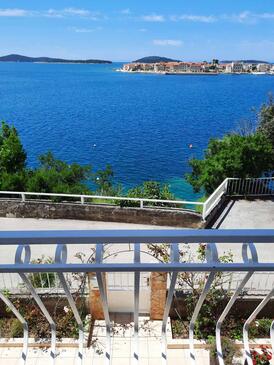 Apartments with terrace Brodarica, North Dalmatia