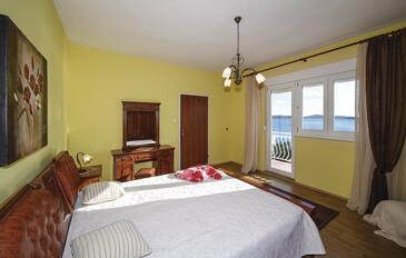 Apartments with terrace Brodarica, North Dalmatia