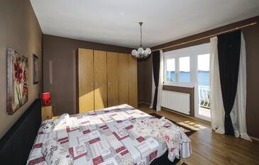 Apartments with terrace Brodarica, North Dalmatia