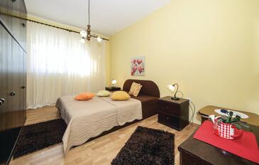 Apartments with terrace Brodarica, North Dalmatia