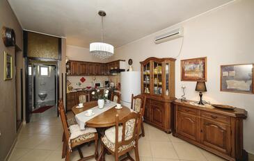 Apartments with terrace Brodarica, North Dalmatia