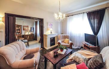 Apartments with terrace Brodarica, North Dalmatia