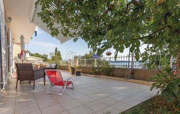 Apartments with terrace Brodarica, North Dalmatia