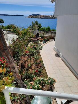 Apartments with terrace Brodarica, North Dalmatia