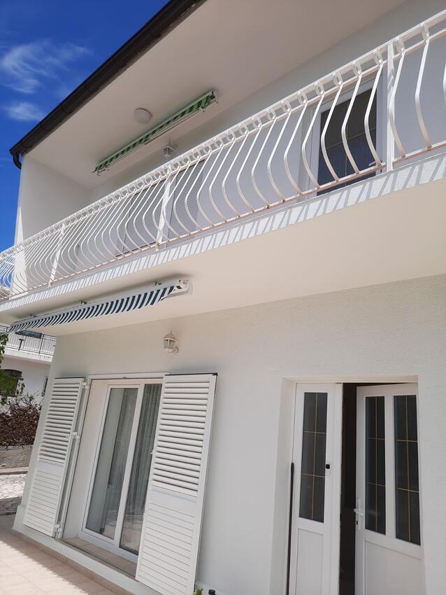 Apartments with terrace Brodarica, North Dalmatia