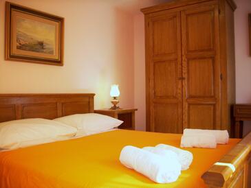 Appartamenti con parcheggio Comisa - Komiža, Lissa - Vis - 9247