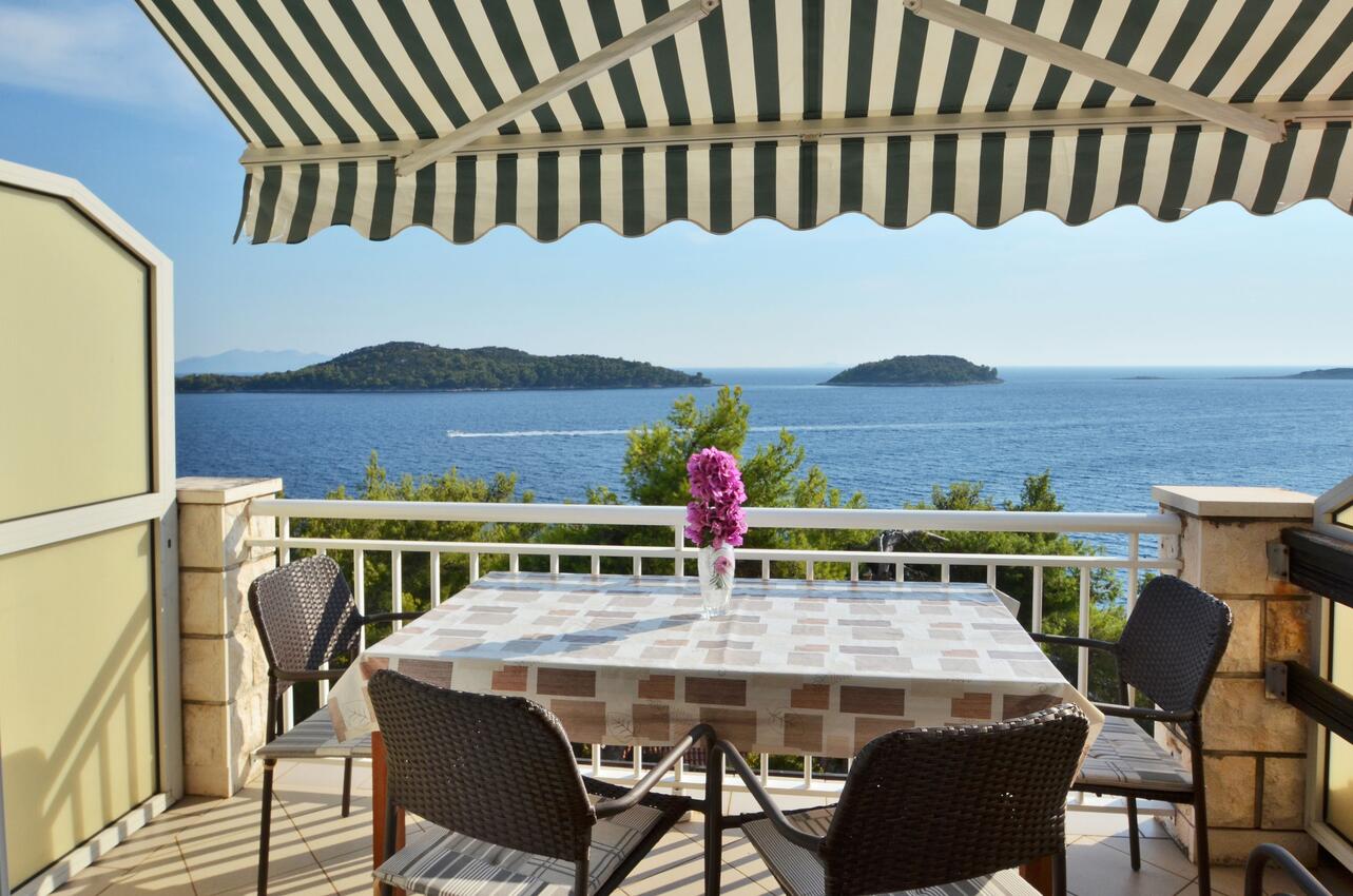A-9276-a - Private accommodation - Apartments by the sea Prižba, Korčula