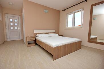 Seaside apartments with a swimming pool Lumbarda, Korčula - 9303