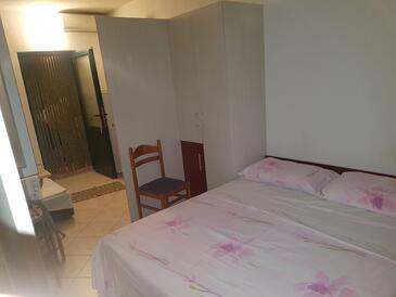 Apartments by the sea Dinjiška, Pag - 9386