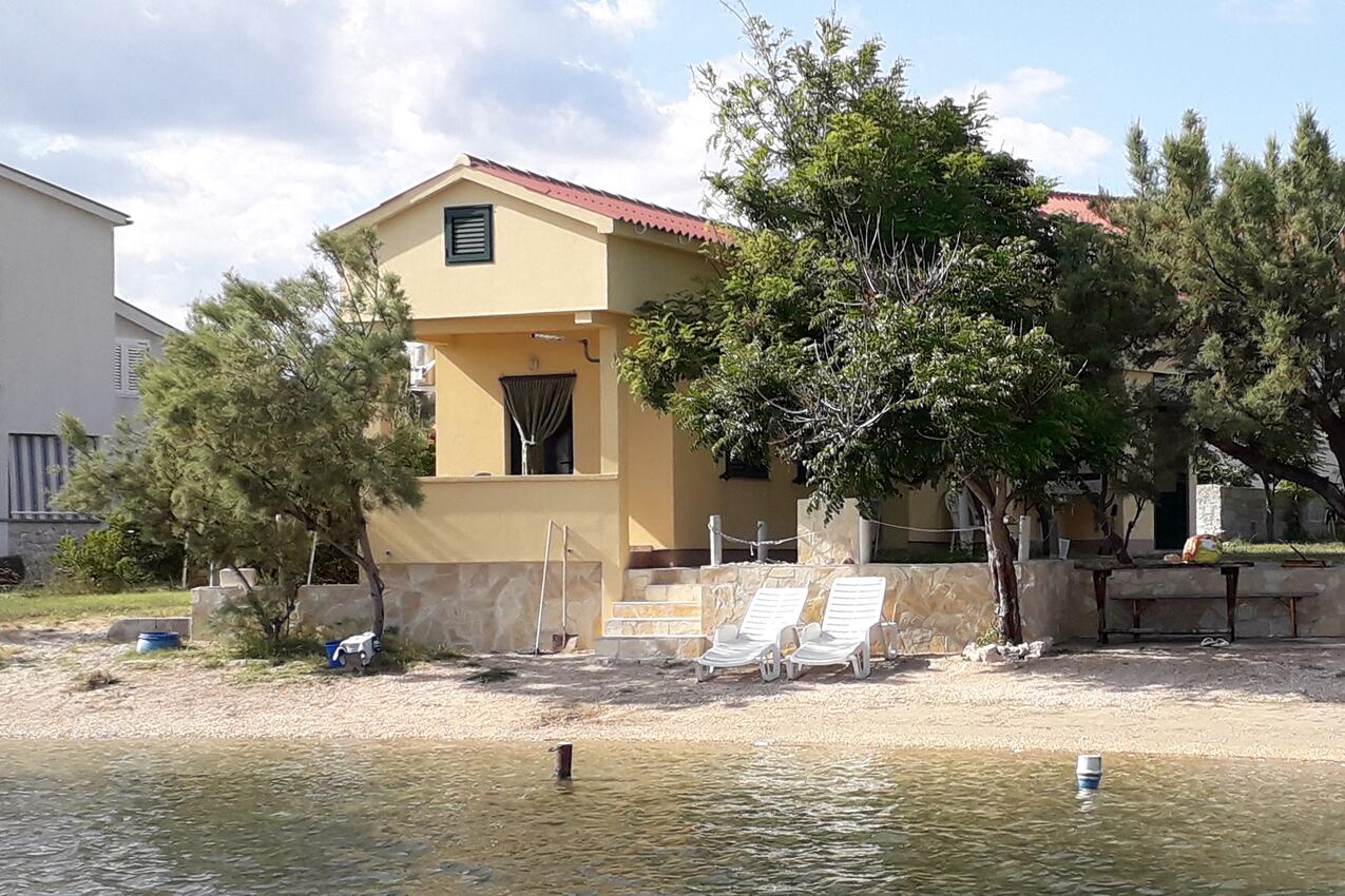 Apartments by the sea Dinjiška, Pag - 9386