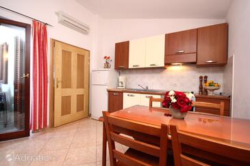 Ferienwohnungen am Meer Marina, Trogir - 9422