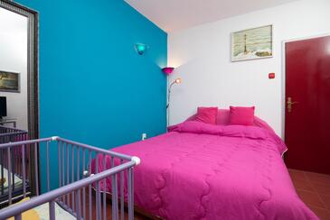 Seaside house with a swimming pool Seget Vranjica, Trogir - 9430