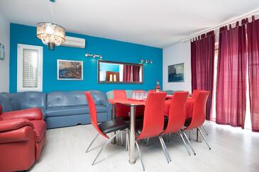 Seaside house with a swimming pool Seget Vranjica, Trogir - 9430