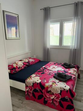 Apartments by the sea Slatine, Čiovo - 9433