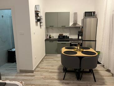 Apartments by the sea Slatine, Čiovo - 9433